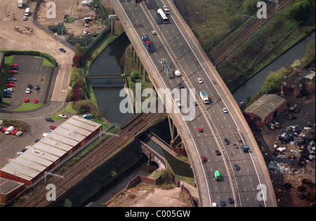 Luftbild M5 Autobahn Neubaustrecke Main Kanal in Sandwell mit Stewart Aqueduct und Eisenbahn Linien Stockfoto