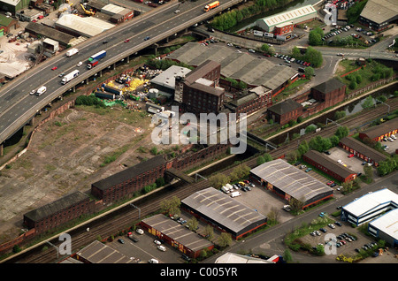 Luftaufnahme der Smethwick Glas Werke von Chance Brothers in West Midlands mit Autobahn M5 und Spon Lane und Hartley Brücke Stockfoto