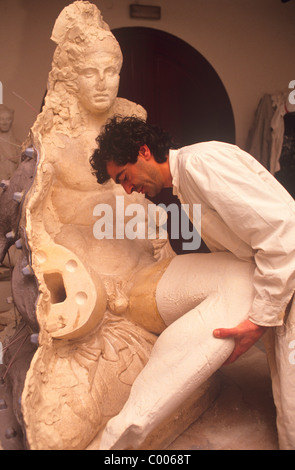 Ein Bildhauer Rekonstruktion ein Replikat des Tones des He Elgin Marbles in das Akropolis-Museum Stockfoto