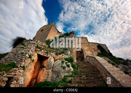 Palamidi Burg, der imposanteste unter den 3 Schlössern von Nafplion, schwebt über der Stadt. Argolis, Peloponnes, Griechenland Stockfoto