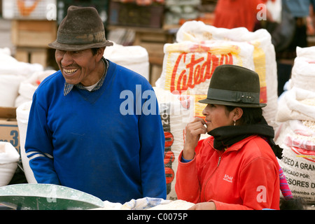 Aufgenommen am Zumbahua Samstag Indiomarkt, Ecuador, in der Nähe von Latacunga und Quilotoa Kratersee Stockfoto