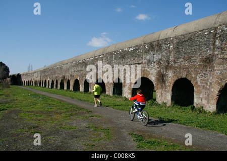 Reliquien in den sieben Aquädukte Park in Rom, Italien Stockfoto