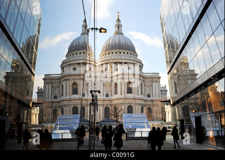 Blick auf St. Pauls Cathedral aus eine neue Änderung Shopping Centre, London Stockfoto