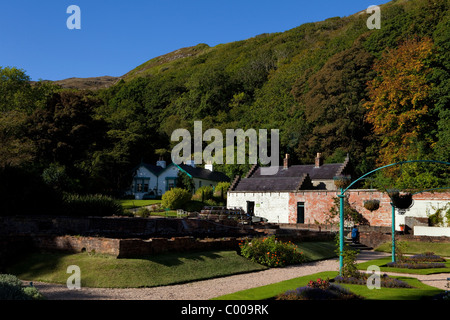 Die restaurierten 19. Jahrhundert viktorianischen Walled Garden, Kylemore Abbey, Connemara, County Galway, Irland. Es eröffnet im Jahr 2000 wieder. Stockfoto