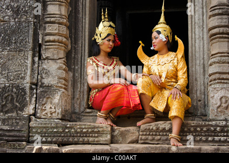 Apsara und Makala Tänzerinnen im Angkor Thom, Siem Reap, Kambodscha Stockfoto