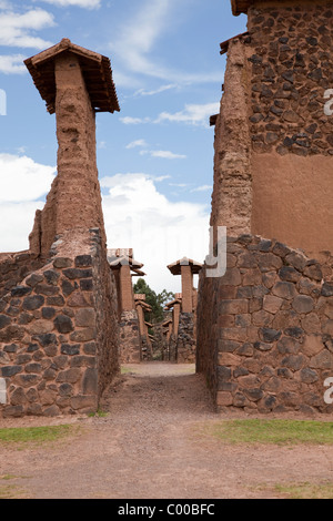 Die alten Inka Tempel Wiracocha bei Raqchi, Peru, Südamerika. Stockfoto