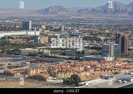 Eine Ansicht der entlegenen Gebiete von Las Vegas aus der Spitze des Eiffelturms in Paris Las Vegas Stockfoto