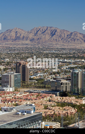Eine Ansicht der entlegenen Gebiete von Las Vegas aus der Spitze des Eiffelturms in Paris Las Vegas Stockfoto