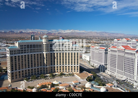 Ein Blick auf die Bellagio Hotel und Caesars Palace von der Spitze des Eiffelturms in Paris Las Vegas Stockfoto
