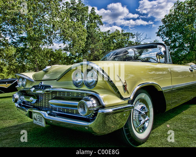 Concours d ' Elegance ist in Oakland University Meadow Brook Hall in Rochester, Michigan Klassiker Dodge Cabrio statt. Stockfoto