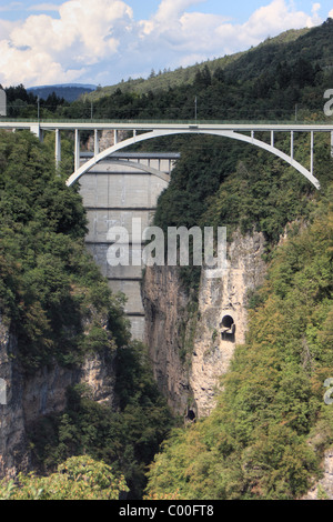 Staumauer des Lago di Santa Giustina Stockfoto