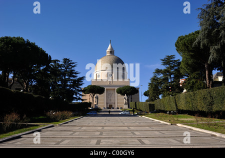 Italien, Rom, EUR, Basilica dei Santi Pietro e Paolo Stockfoto