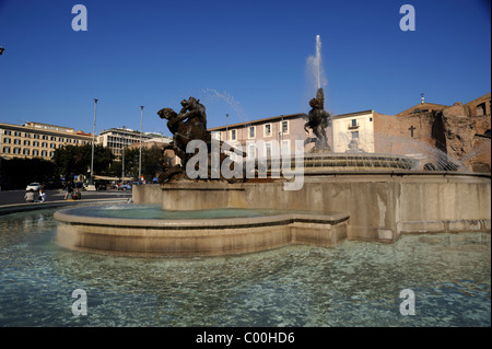 Italien, Rom, Piazza Esedra (Piazza della Repubblica), Naiads-Brunnen Stockfoto