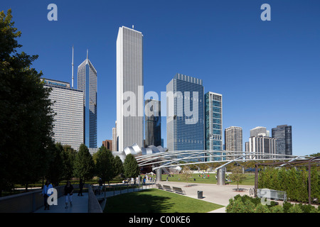 Pritzker Pavilion und großer Liegewiese, Millennium Park, Chicago, Illinois, USA Stockfoto