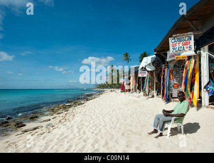 Souvenir-Shops am Strand von Bayahibe, Dominikanische Republik Stockfoto