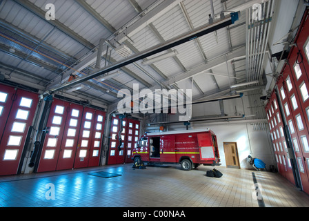 Sümpfe Ende Feuerwache, Dorset Brandschutz und Rettungsdienst, Poole Feuerwehrauto garage Stockfoto