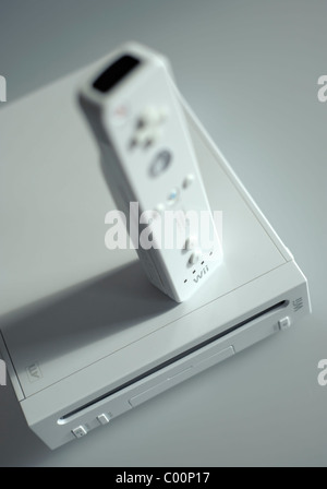 Selektiven Fokus Schuss eine Nintendo Wii Spielkonsole mit Wiimote wireless-controller Stockfoto