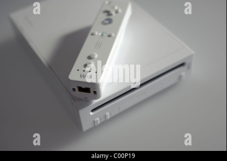 Selektiven Fokus Schuss eine Nintendo Wii Spielkonsole mit Wiimote wireless-controller Stockfoto