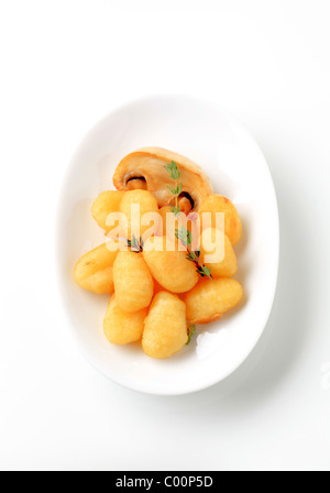 Italienische Knödel Teig ummantelt und gebraten Stockfoto