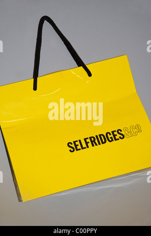 Selfridges gelbe Tragetasche Stockfoto