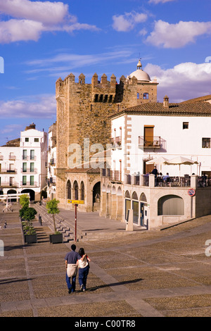 Spanien, Cáceres, Extremadura, Altstädter Ring in den frühen Morgenstunden Stockfoto