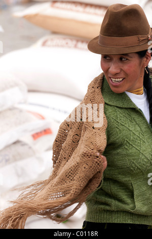 Aufgenommen am Zumbahua Samstag Indiomarkt, Ecuador, in der Nähe von Latacunga und Quilotoa Kratersee Stockfoto