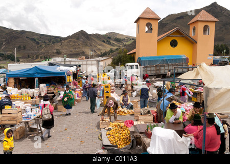 Aufgenommen am Zumbahua Samstag Indiomarkt, Ecuador, in der Nähe von Latacunga und Quilotoa Kratersee Stockfoto