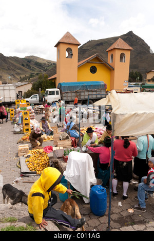 Aufgenommen am Zumbahua Samstag Indiomarkt, Ecuador, in der Nähe von Latacunga und Quilotoa Kratersee Stockfoto