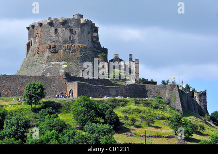 Burg von Murol im Département Puy-de-Dôme, die Region Auvergne in Zentralfrankreich. Stockfoto