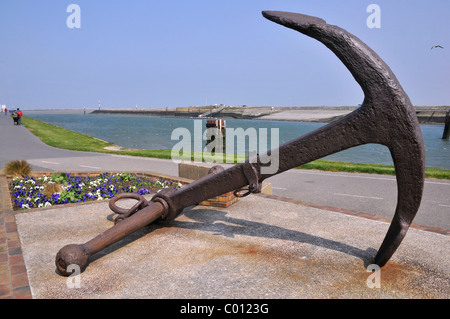 Nahaufnahme von der marine Anker am Eingang des Port Ouistreham im Département Calvados in der Region Basse-Normandie f Stockfoto