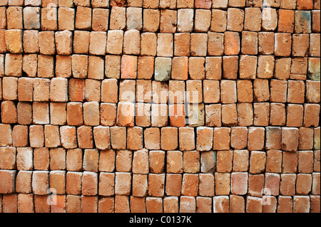 Stapel von handgemachte Ziegel Muster. Indien Stockfoto