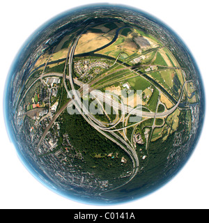 Luftaufnahme, fisheye, Autobahnkreuz Duisburg Kaiserberg A40 und Autobahnen A3, Ruhr. 2010-Aktion Still-Leben auf der A 40 Stockfoto