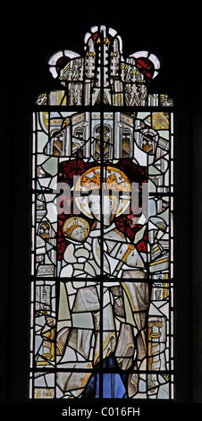 Glasfenster aus dem 15. Jahrhundert mit der Darstellung der Heiligen Mutter, die den Säugling Christus trägt, Collegiate Church of St Bartholomew, Tong, Shropshire Stockfoto