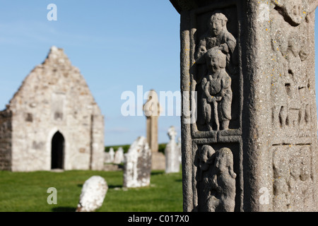 Detail der Kopie des Kreuzes der Heiligen Schrift, ein hohes Kreuz im Kloster Clonmacnoise, Grafschaft, Leinster, Irland Stockfoto