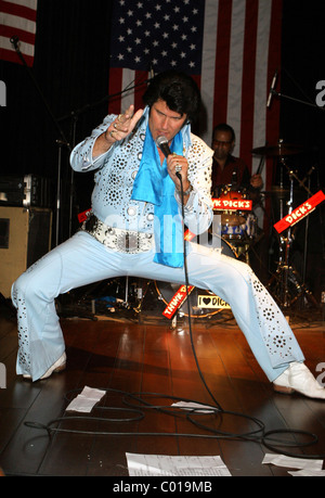 Dick es Last Resort bekommt "All Shook Up" für Rock N Roll Dick letzten Königs Resort beherbergt Elvis Tribute und Imitator Stockfoto