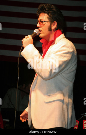 Dick es Last Resort bekommt "All Shook Up" für Rock N Roll Dick letzten Königs Resort beherbergt Elvis Tribute und Imitator Stockfoto