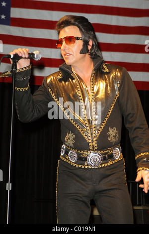 Dick es Last Resort bekommt "All Shook Up" für Rock N Roll Dick letzten Königs Resort beherbergt Elvis Tribute und Imitator Stockfoto