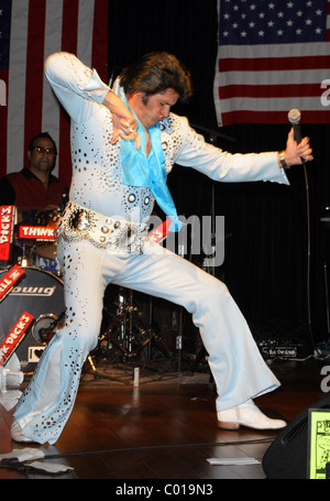 Dick es Last Resort bekommt "All Shook Up" für Rock N Roll Dick letzten Königs Resort beherbergt Elvis Tribute und Imitator Stockfoto