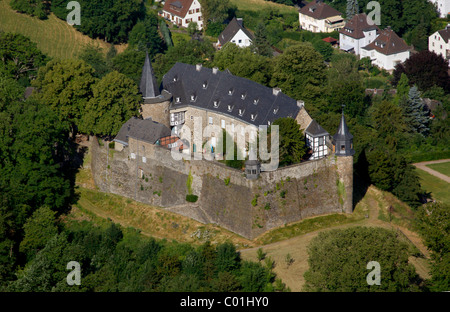 Luftbild, Motte, renovierten Schloss Hohenlimburg Schloss, Hagen, Ruhrgebiet und Umgebung, Nordrhein-Westfalen, Deutschland, Europa Stockfoto