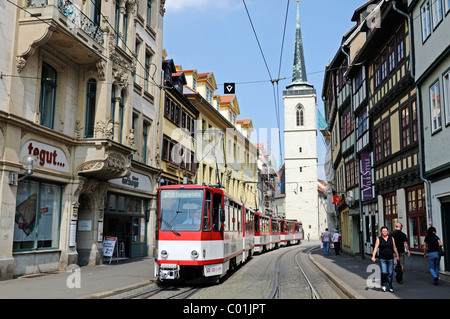 Marktstrasse Marktstraße, zwischen Domplatz und Fischmarkt, hinten Allerheiligenkirche All Saints Church, Erfurt, Thüringen Stockfoto