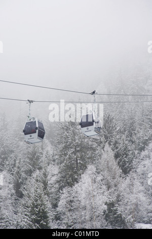 Seilbahn in ein Skigebiet in Chamonix, Departement Haute-Savoie Region Rhône-Alpes, Frankreich, Europa Stockfoto