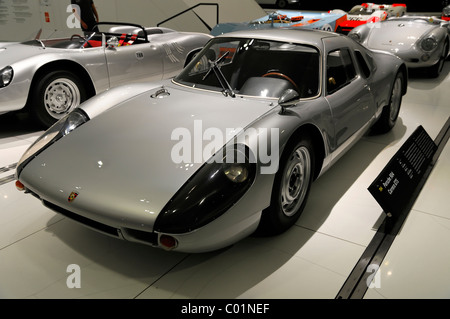 Porsche 904 Carrera GTS, Baujahr 1964, Porsche Museum, Stuttgart, Baden-Württemberg, Deutschland, Europa Stockfoto