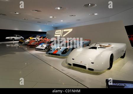 Porsche 917, an der Vorderseite einen Porsche 917 PA Spyder, Porsche Museum, Stuttgart, Baden-Württemberg, Deutschland, Europa Stockfoto