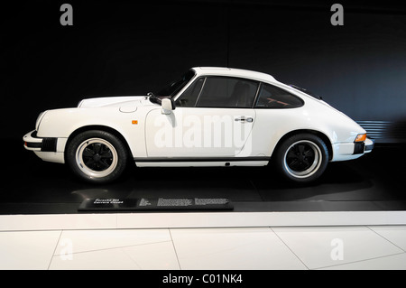 Porsche 911 Carrera Coupé, Baujahr 1988, Porsche Museum, Stuttgart, Baden-Württemberg, Deutschland, Europa Stockfoto