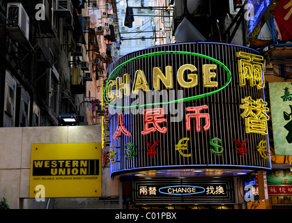 Werbung für ein Geld Wechselstube und Western Union, Hong Kong, China, Asien Stockfoto