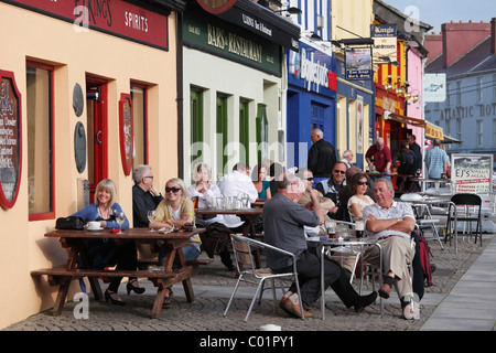 Kneipen in Clifden, Connemara, County Galway, Republik Irland, Europa Stockfoto