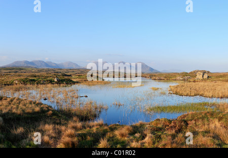 Die zwölf Pins, Twelve Bens Bergkette, Connemara, County Galway, Republik Irland, Europa Stockfoto