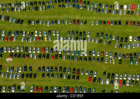 Luftaufnahme, Parkplatz, Zustand Garten zeigen Hemer, auf einem ehemaligen Militär-Kaserne, Bezirk Maerkischer Kreis, Sauerland Stockfoto