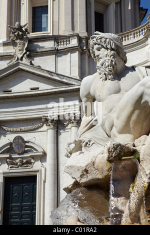 Flussgott Ganges auf Fontana dei Quattro Fiumi auf der Piazza Navona, Rom, Italien Stockfoto