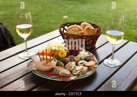 Jause, zweites Frühstück, Noiblinger saisonale Weinstube, Weissenkirchen in der Wachau, Region Waldviertel, Niederösterreich Stockfoto